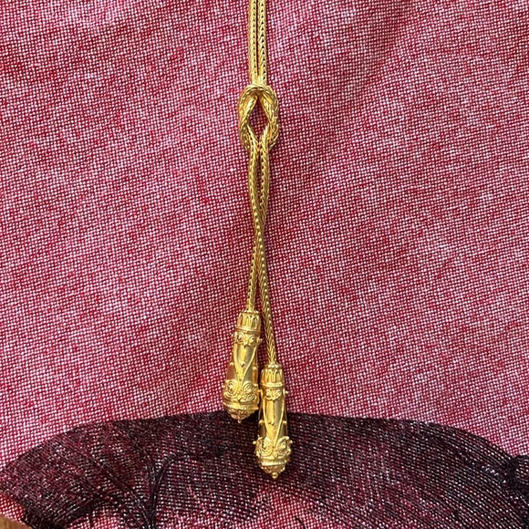 Gold-like beautiful costume necklace with knot - Picture 1 of 6